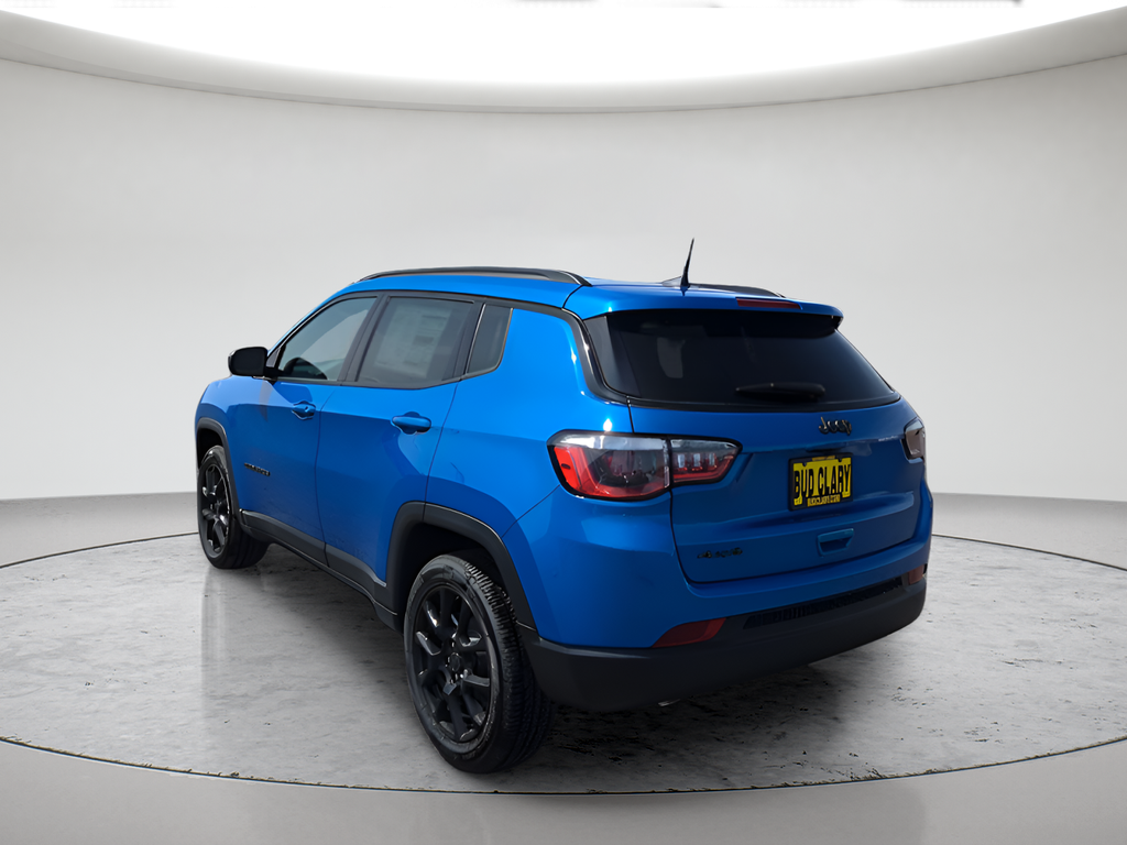 New 2026 Hydro Blue Pearl-Coat Exterior Paint Jeep Latitude image 5