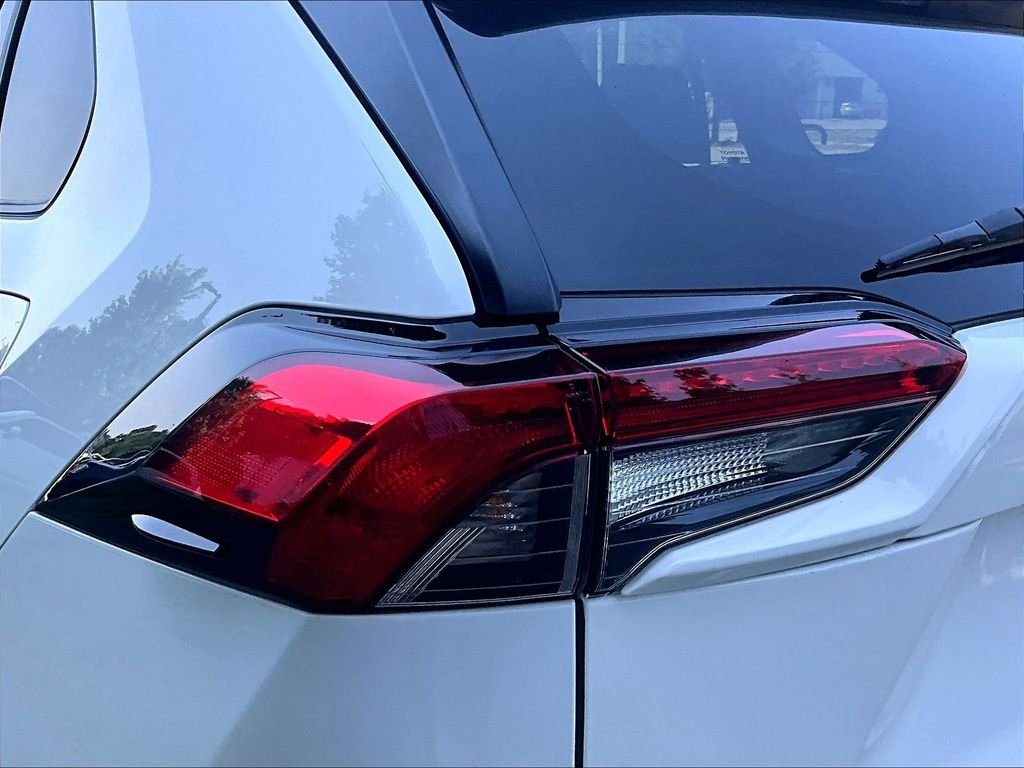Used 2025 White Toyota XLE image 34