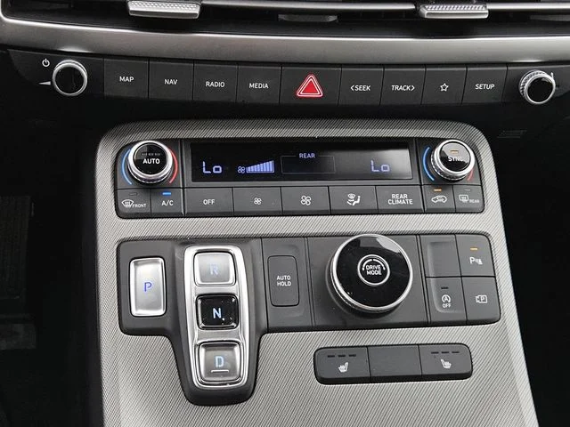 Used 2025 Hyper White Hyundai SEL image 14