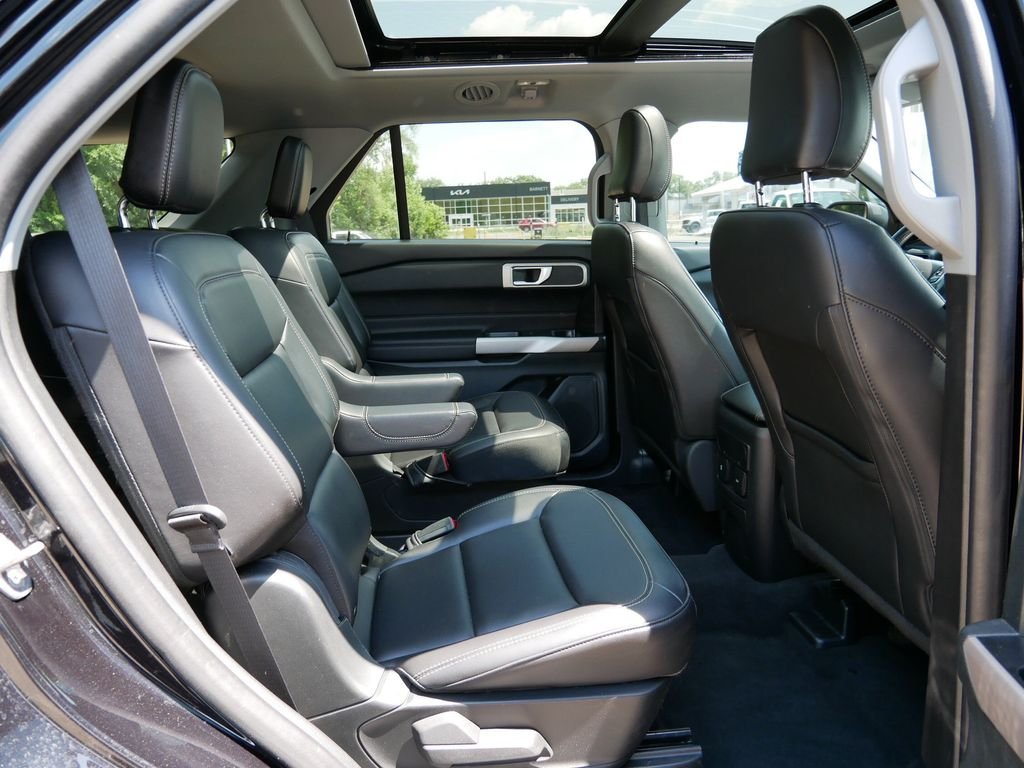 Used 2023 Black Ford XLT image 9