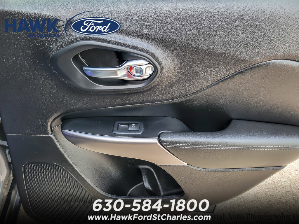 Certified Used 2019 Sting-Gray Clearcoat Jeep Latitude Plus image 19