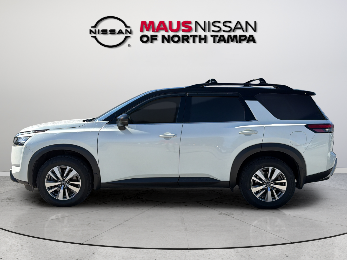 Used 2023 White Nissan SL image 7