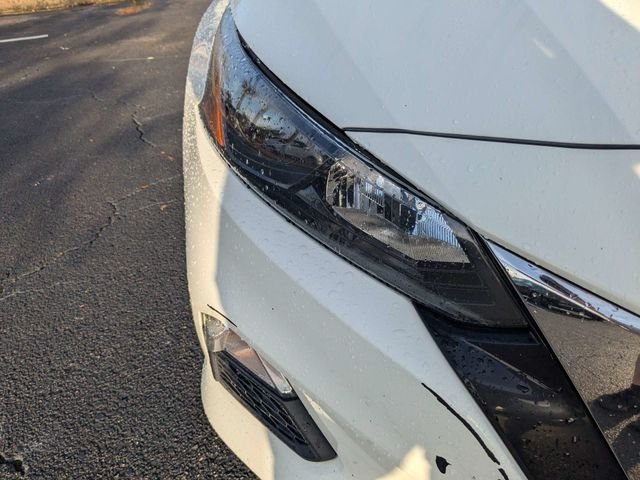 Used 2022 Glacier White Nissan 2.5 S image 10