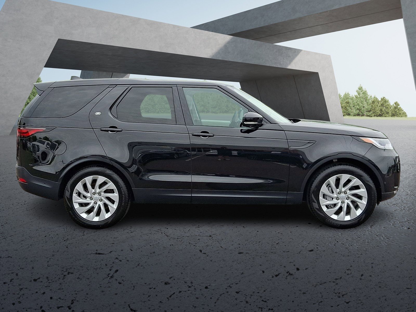 Used 2025 Black Land Rover S image 6