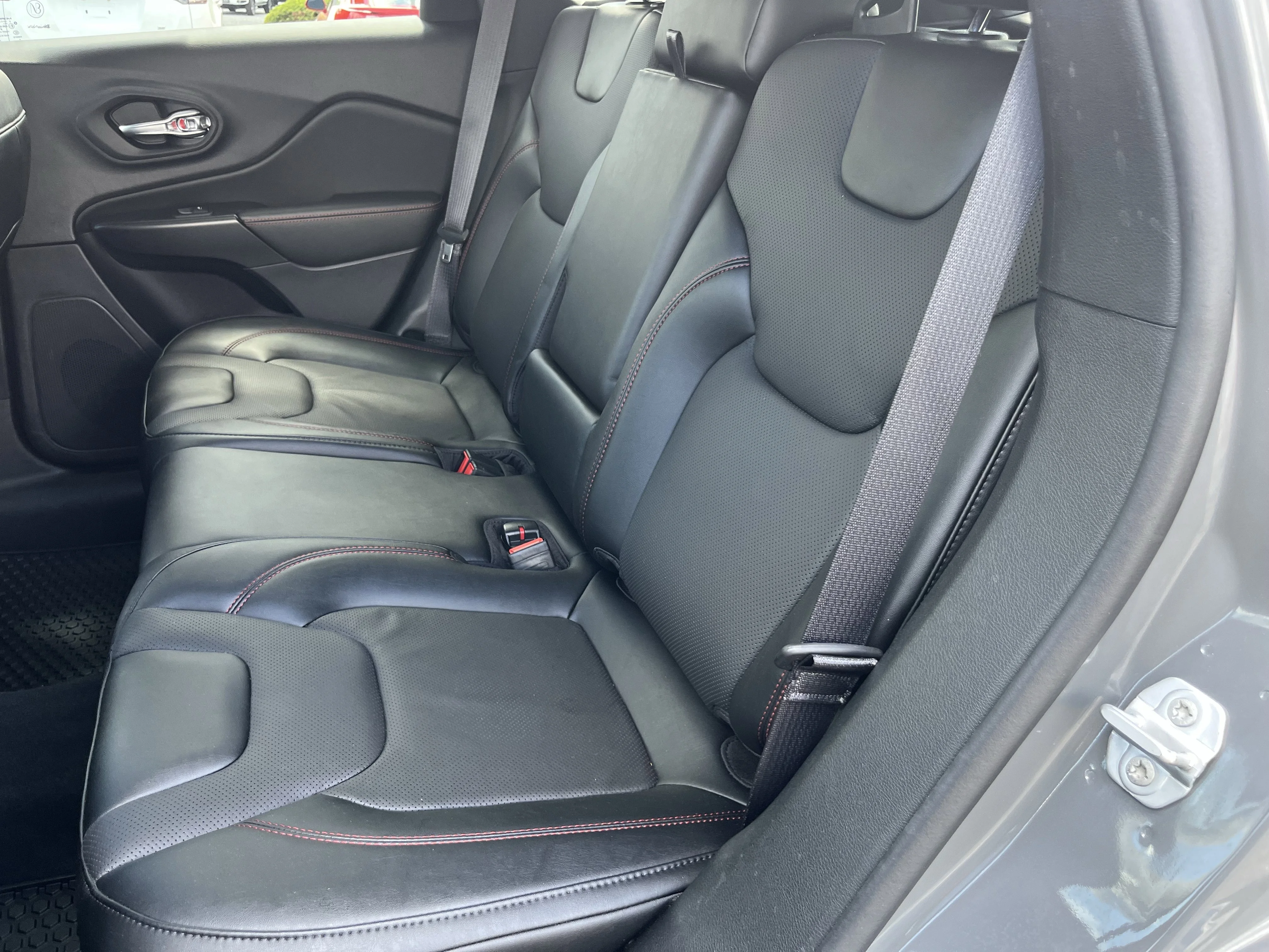 Used 2022 Gray Clearcoat Jeep Trailhawk image 18