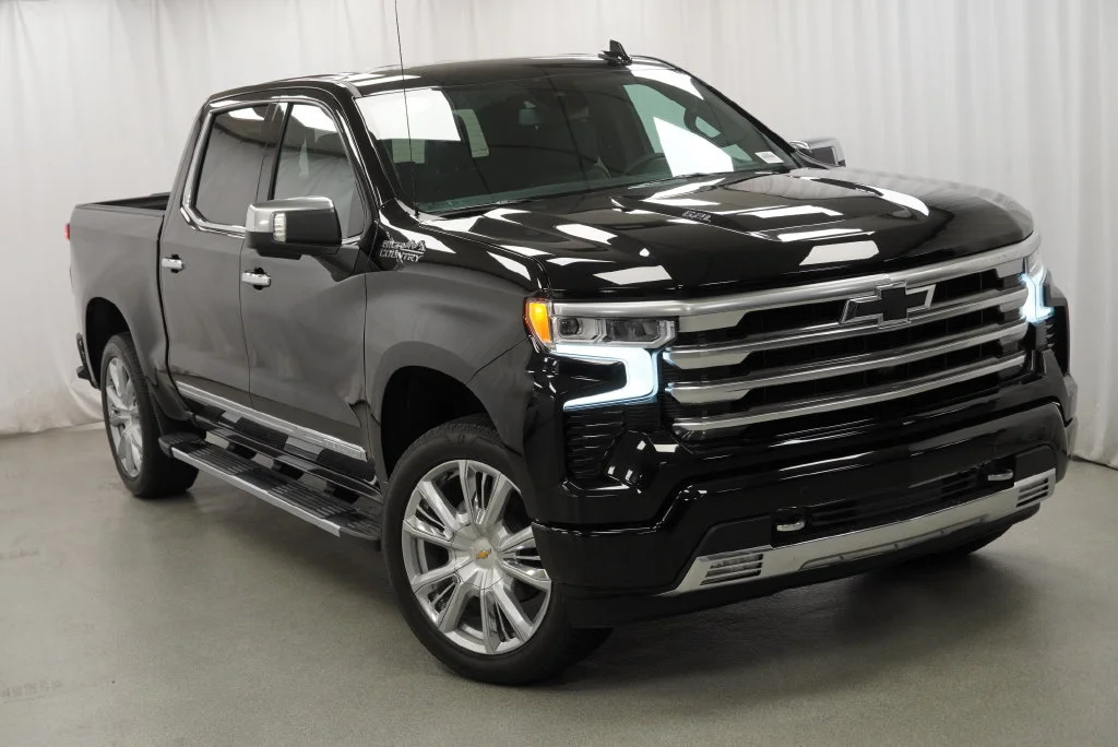 New 2026 Black Chevrolet High Country image 34