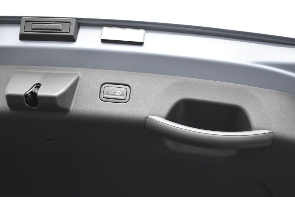 New 2027 Pale Gray Kia X-Line S image 19