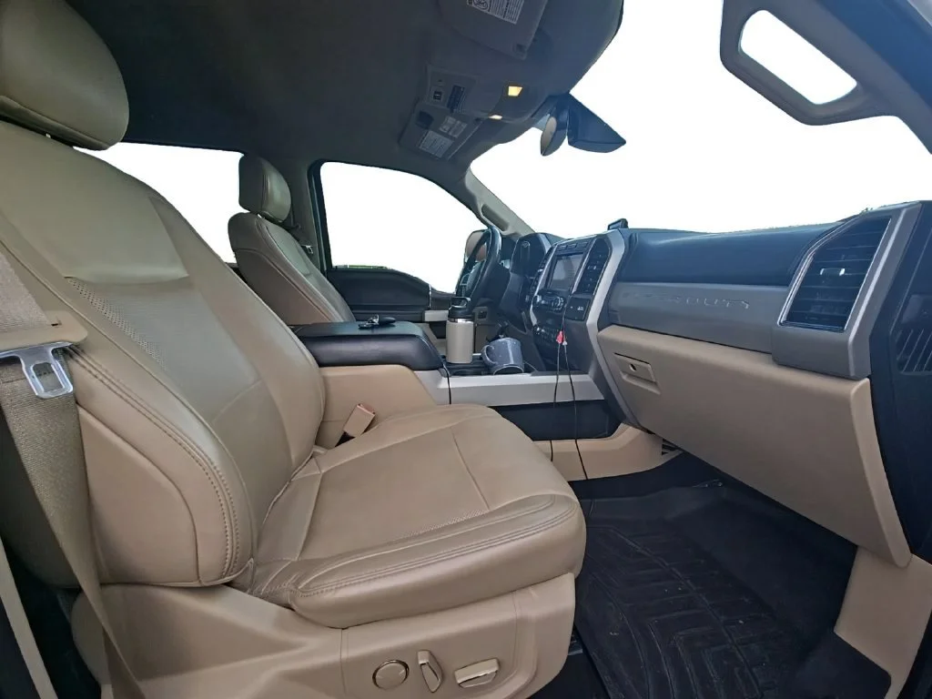 Used 2019 White Platinum Me Ford XL image 7