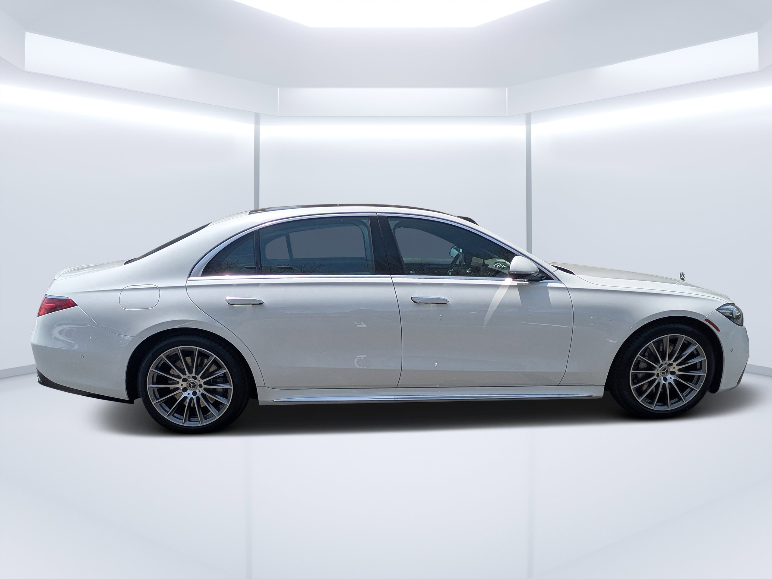 New 2026 MANUFAKTUR Moonlight White Metallic Mercedes-Benz S 580 image 28