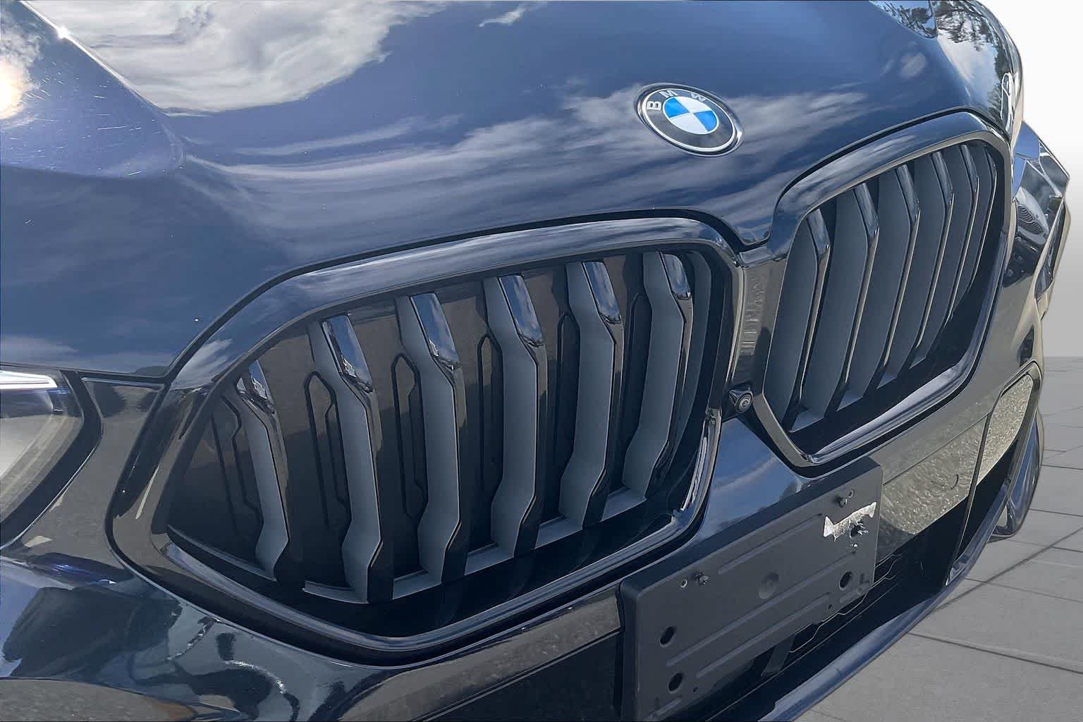 Certified Used 2022 Carbon Black Metallic BMW xDrive40i image 31