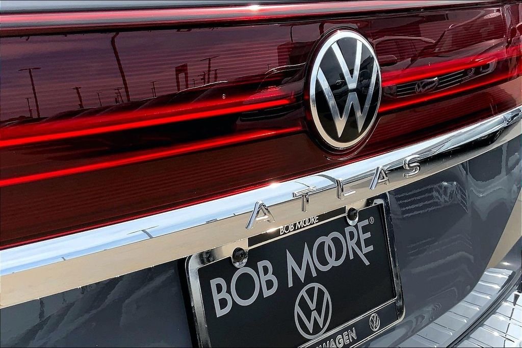 New 2026 Pure Gray Volkswagen SE w/Technology image 9