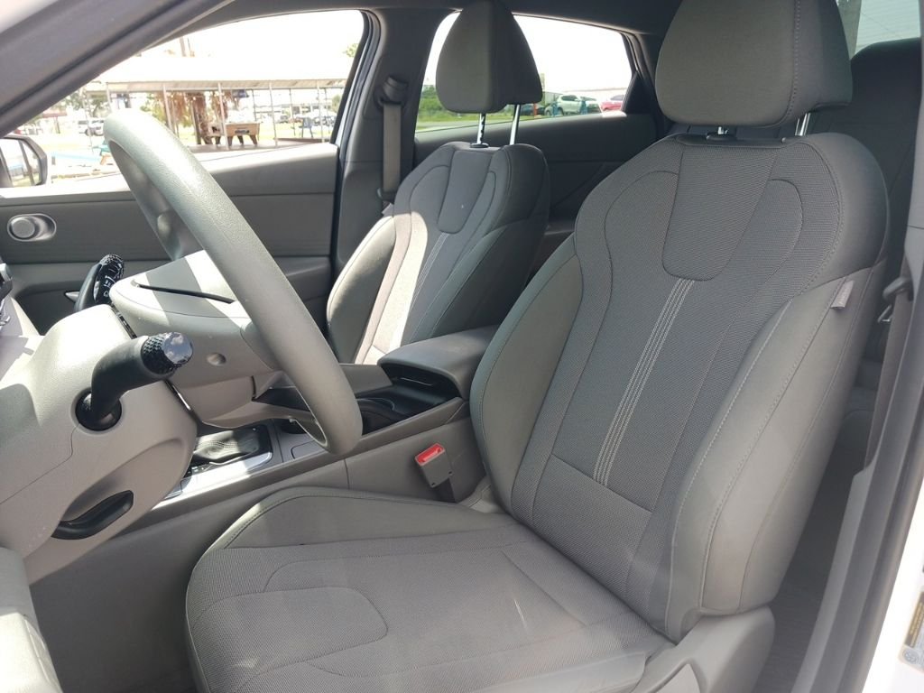 2025 Hyundai Elantra SE - Photo 10