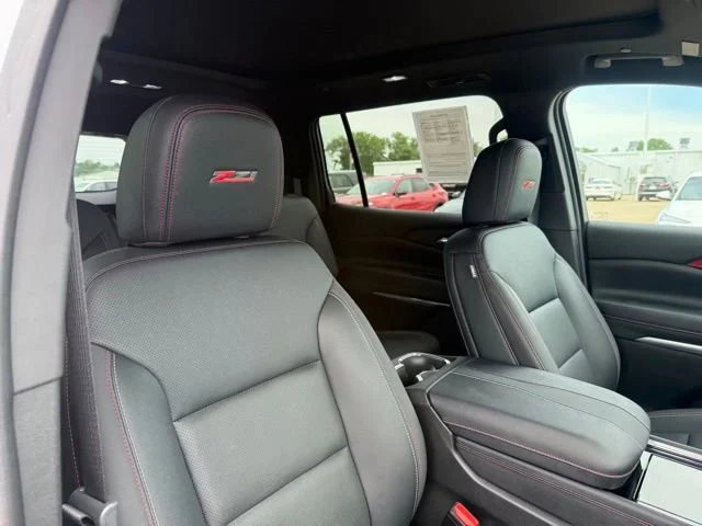 Used 2025 Iridescent Pearl Tricoat Chevrolet Z71 image 57