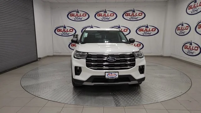 New 2026 Star White Metallic Tri-Coat Ford Active image 3