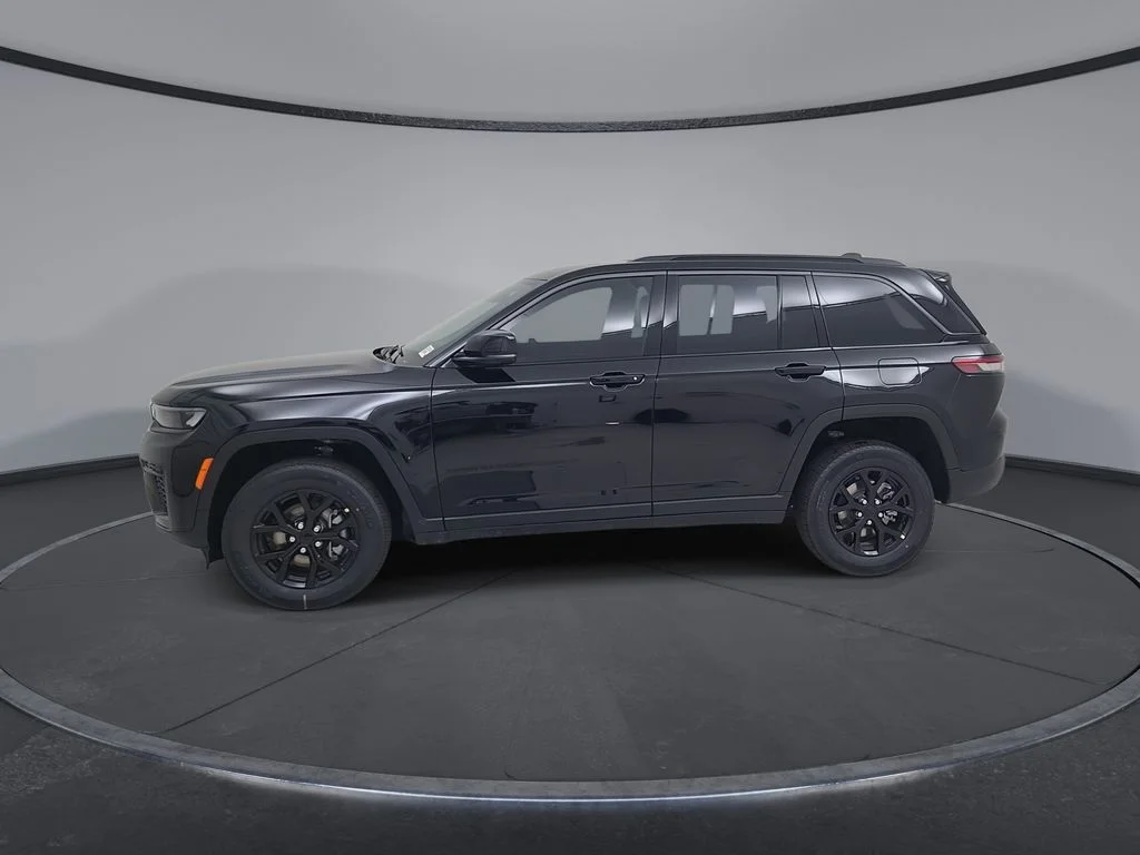 New 2026 Diamond Black Crystal Pearl-Coat Exterior Paint Jeep Altitude image 8