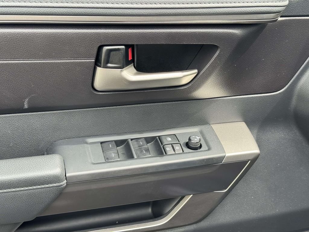 Used 2024  Toyota SR5 image 18