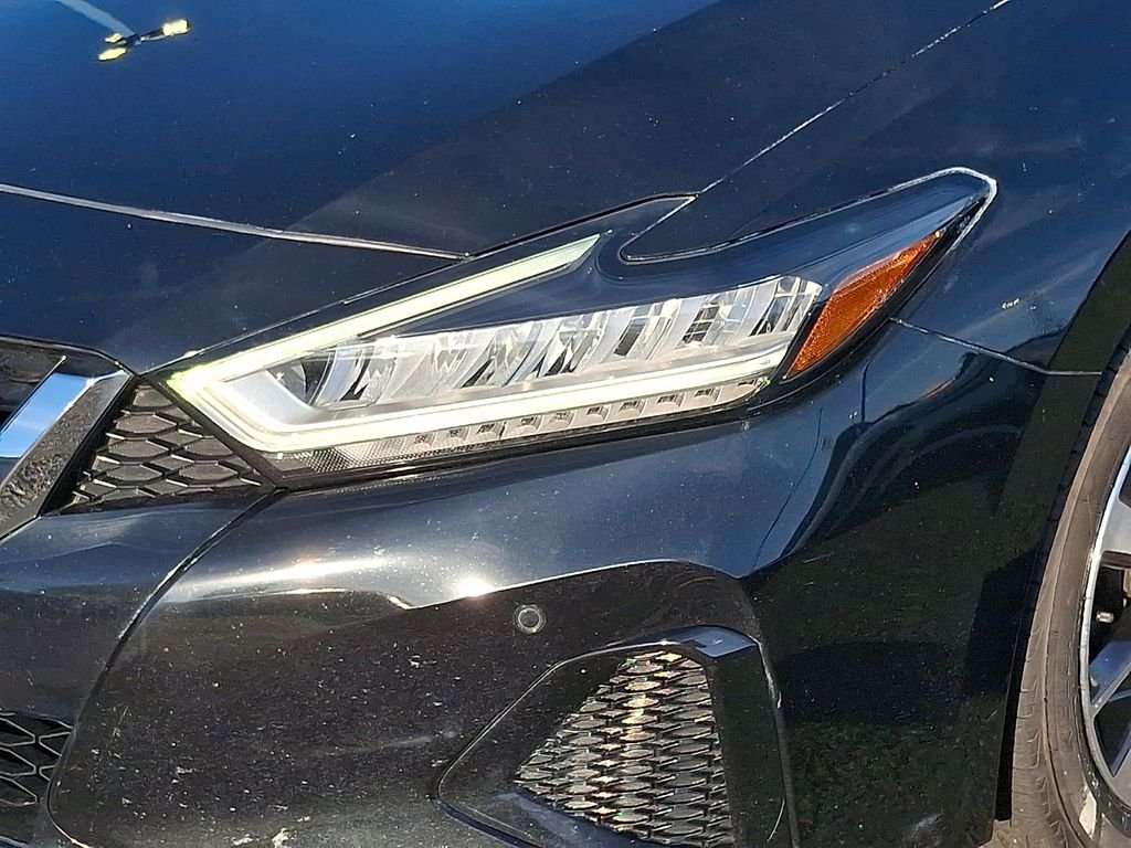 Used 2020 Black Nissan 3.5 SL image 9