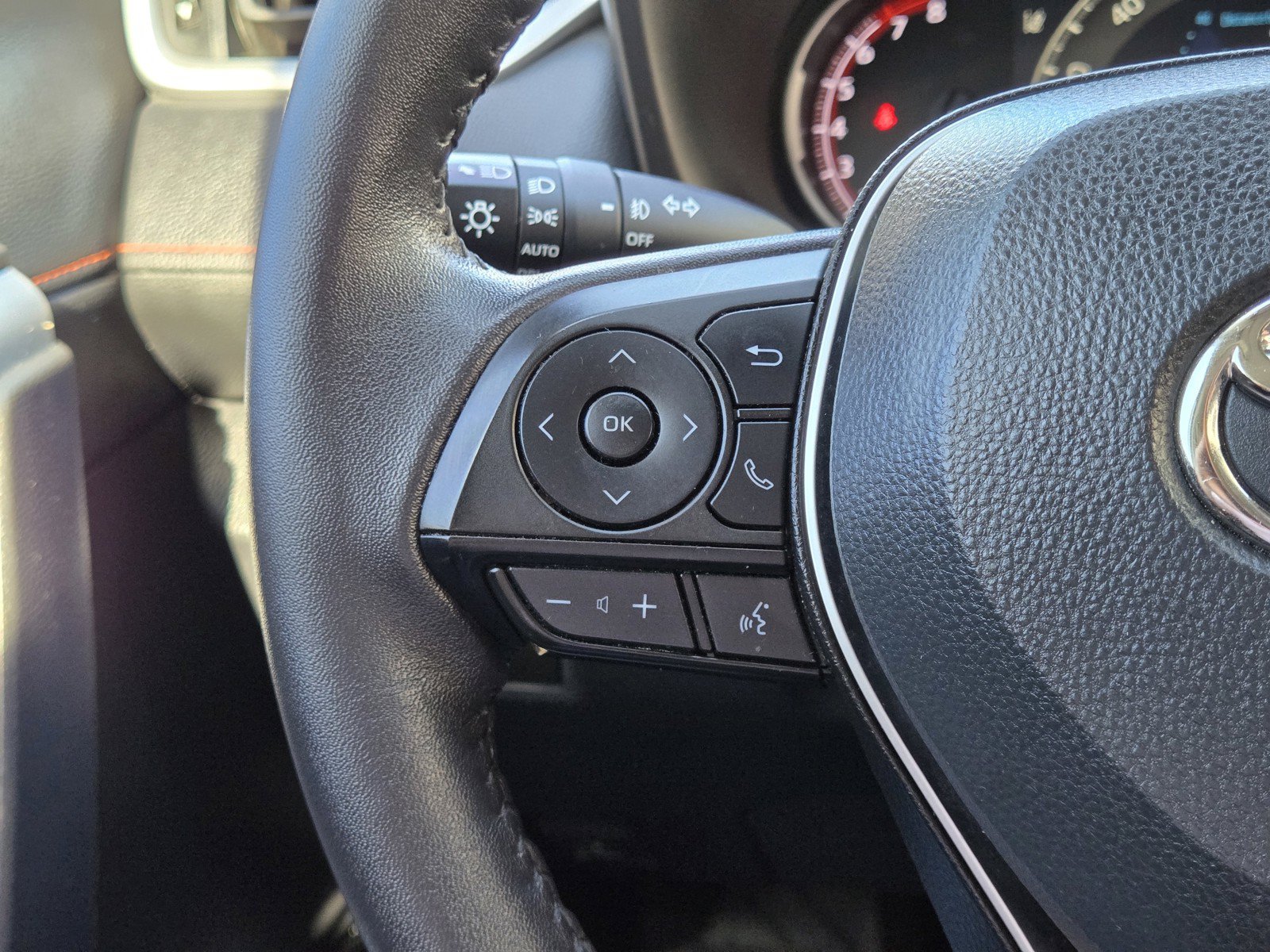 Used 2022 White Toyota Adventure image 25