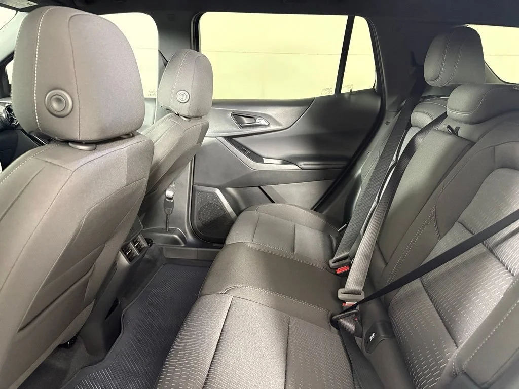 New 2027 Summit White Chevrolet LT image 40