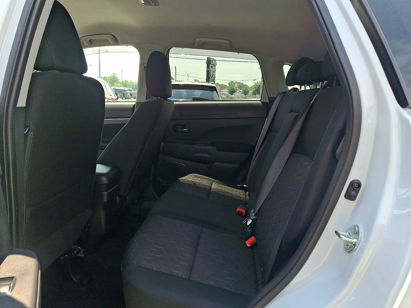 Used 2025 White Mitsubishi 2.0 ES image 10
