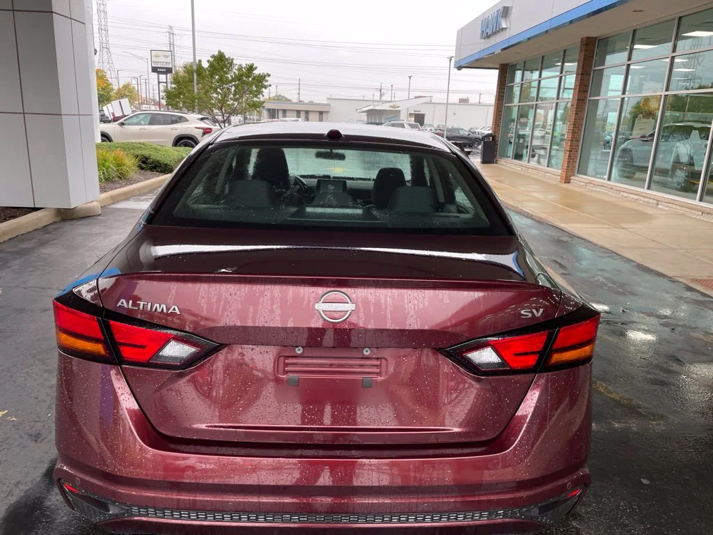 Used 2024 Red Nissan 2.5 SV image 4