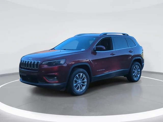 Used 2021 Red Jeep Latitude Lux image 1