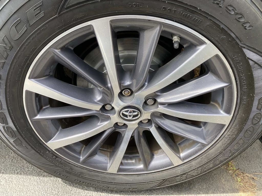 Used 2017 White Toyota XLE image 31