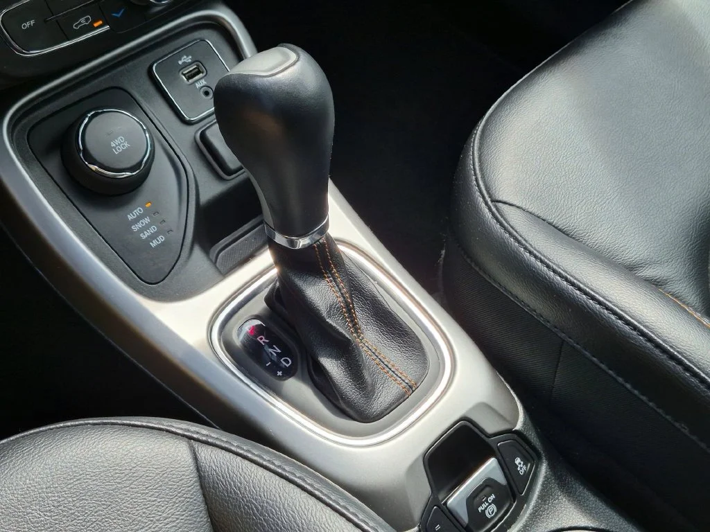 Used 2018 White Jeep Latitude image 16