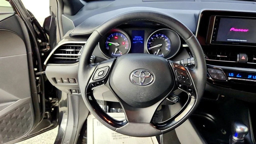 Used 2018 Black Sand Pearl Toyota XLE Premium FWD image 13