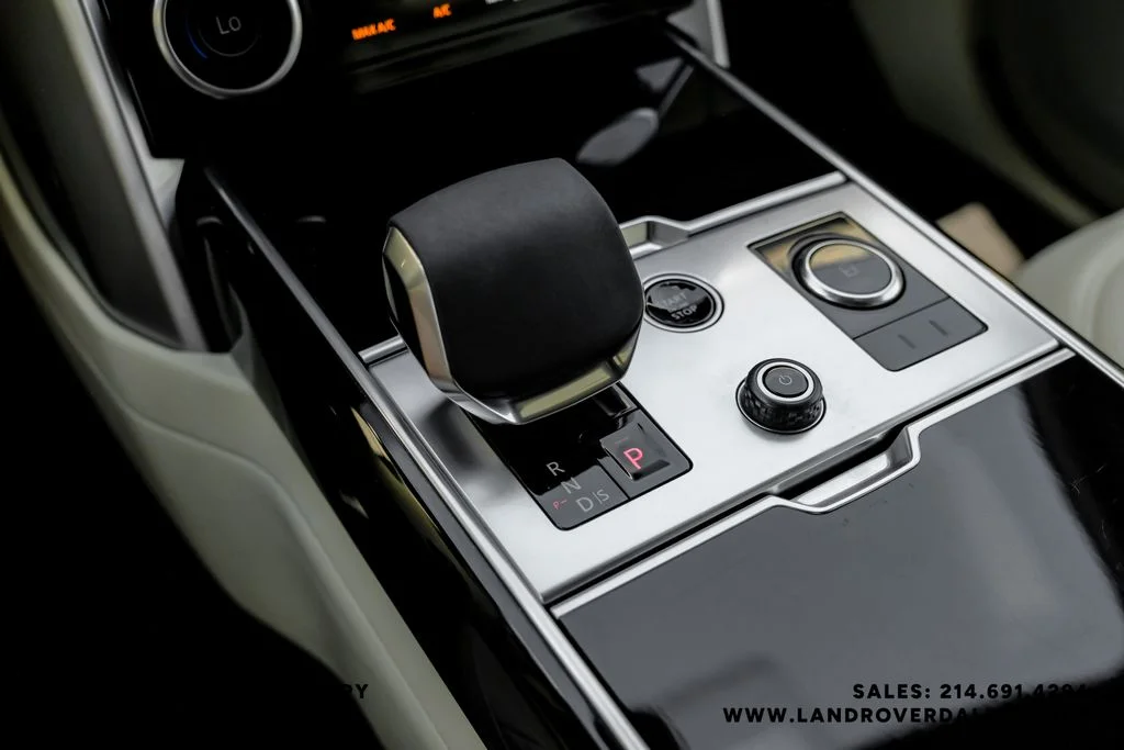 Used 2023 Hakuba Silver Metallic Land Rover SE image 27