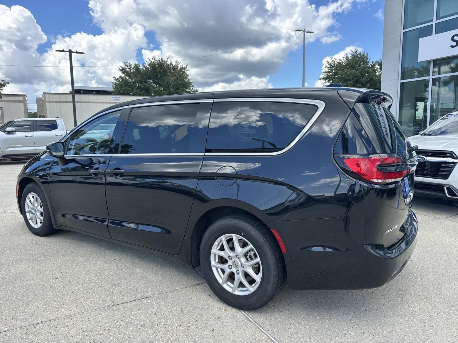 Used 2024 Black Chrysler Touring L image 7