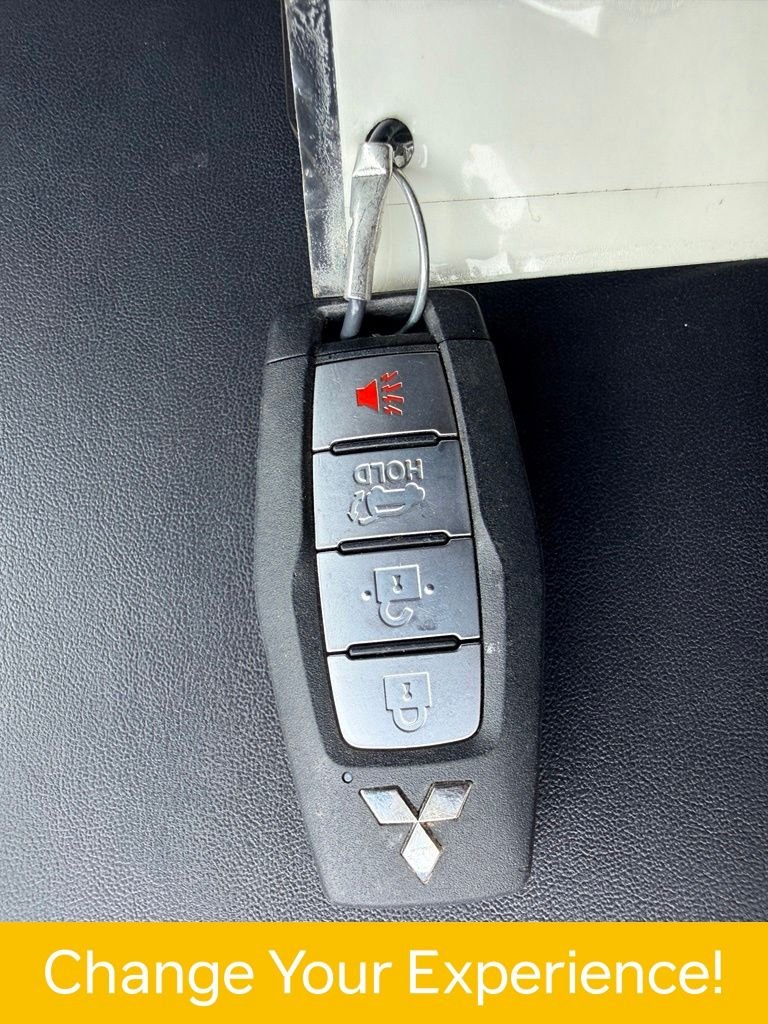 Used 2025  Mitsubishi SE image 28