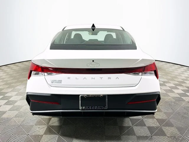 New 2026 White Hyundai SE image 4
