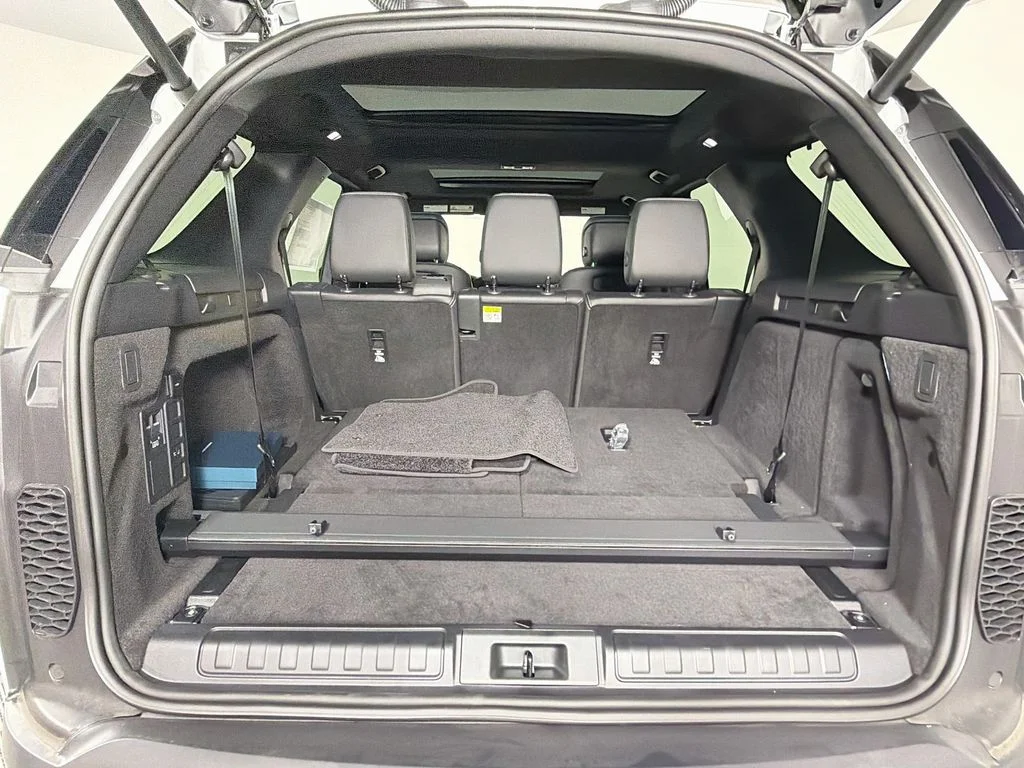 New 2026 Fuji White Land Rover S image 28