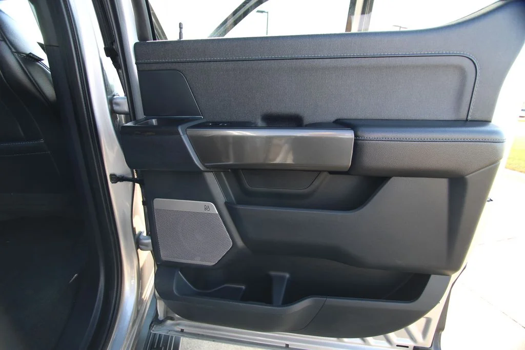 Used 2023  Ford Lariat image 45