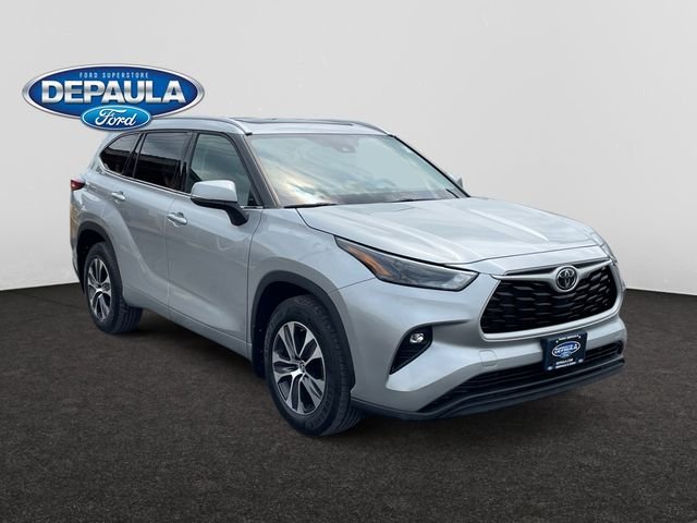 Certified Used 2022 Silver Toyota XLE image 9