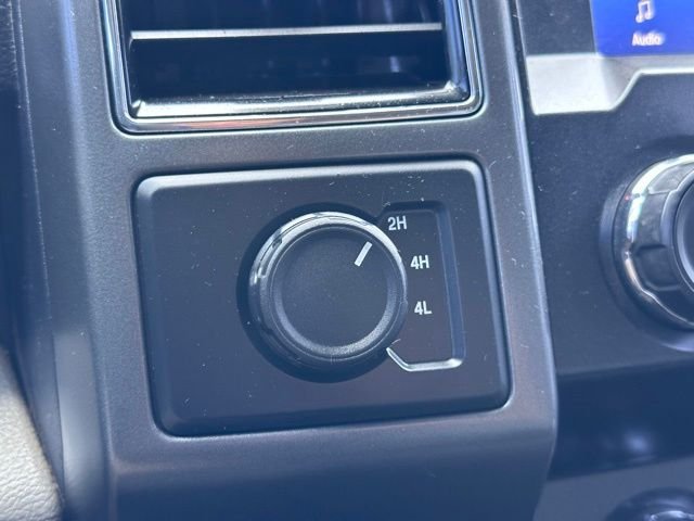 Used 2020 Oxford White Ford XLT image 17