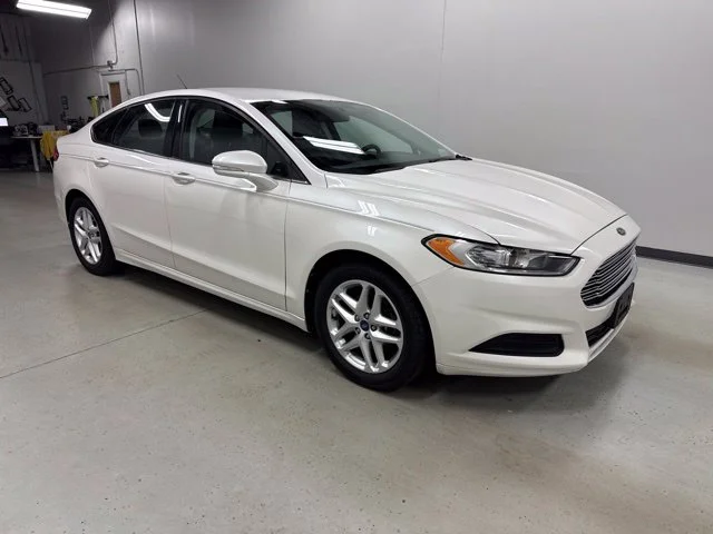 Used 2013 White Ford SE image 3