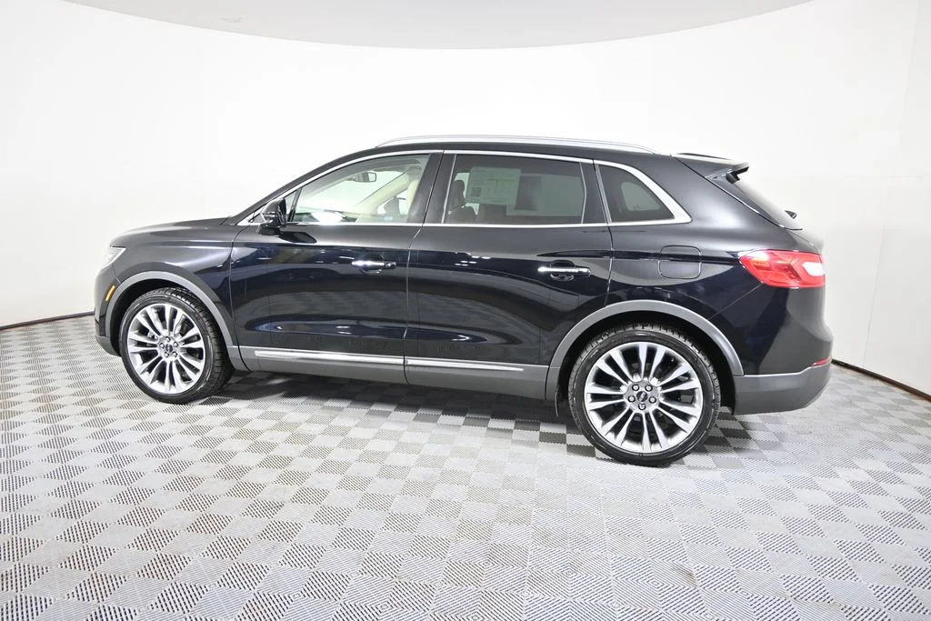 Used 2016 Black Lincoln Reserve image 3