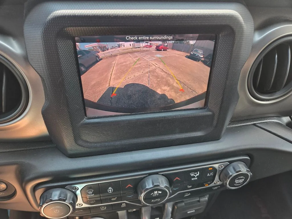 Used 2020 Gray Jeep Sport S image 16
