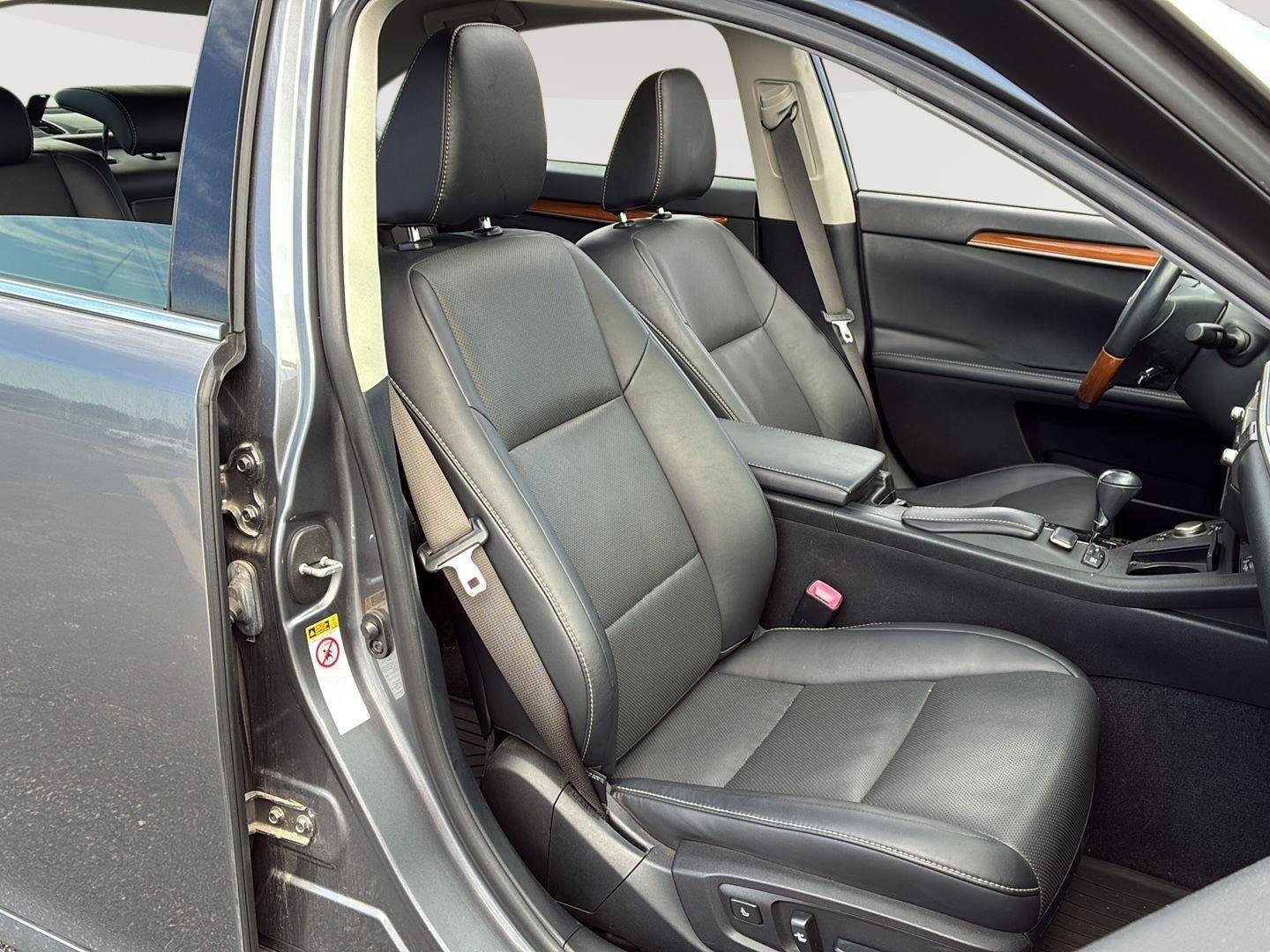 Used 2014 Nebula Gray Pearl Lexus Hybrid image 9