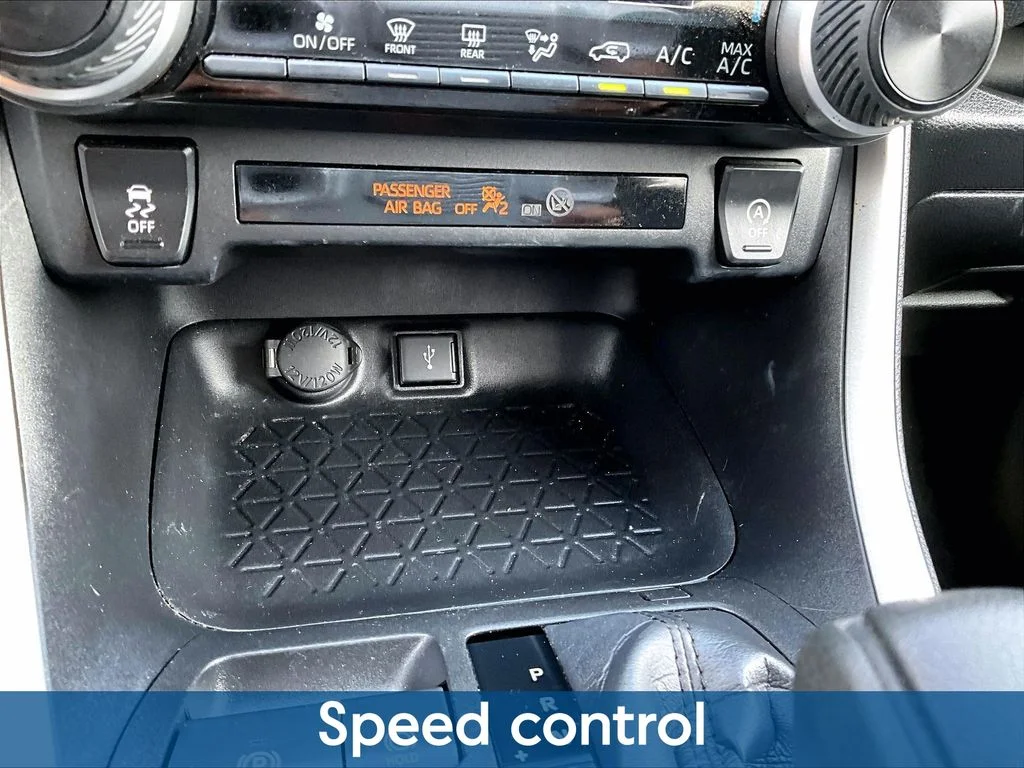 2021 Toyota RAV4 LE - Photo 21