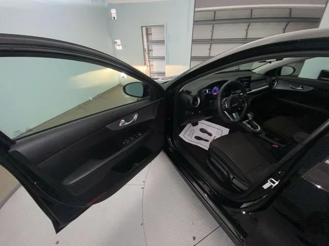 Used 2023 Black Kia LXS image 11