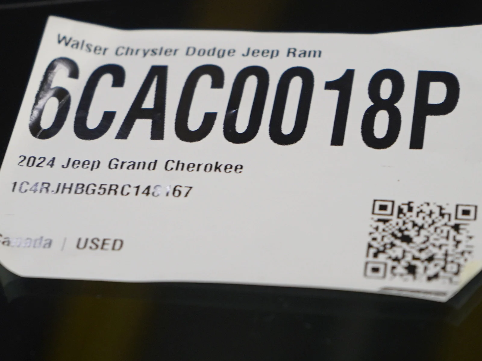 Used 2024 Diamond Black Crystal Pearlcoat Jeep Limited image 29