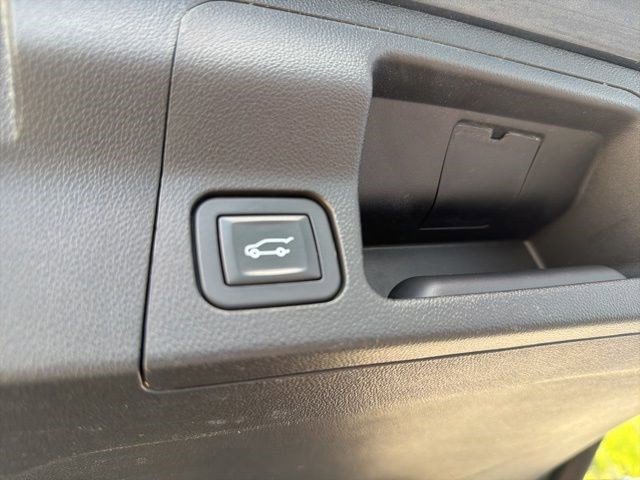 Used 2019 Dark Sky Metallic GMC SLE image 17