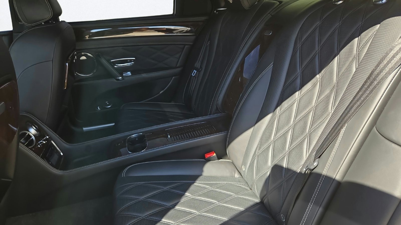 Used 2014  Bentley Base image 21
