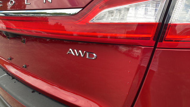 Used 2016 Ruby Red Metallic Lincoln Reserve image 30