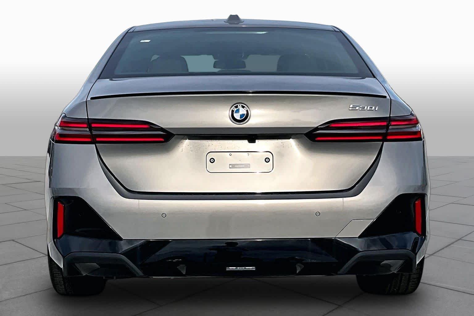 Used 2027 Oxide Grey Metallic BMW 530i image 4