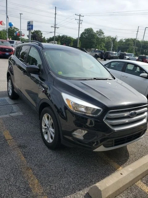 Used 2018 Ford Escape SE with VIN 1FMCU9GD8JUA66039 for sale in Valparaiso, IN