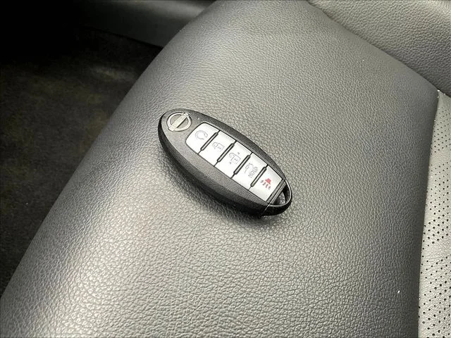 Used 2025 White Nissan 2.5 SL image 35